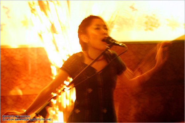 家根嘉・ライブ　神戸・HASU-03