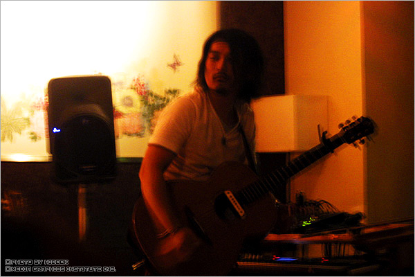 家根嘉・ライブ　神戸・HASU-06