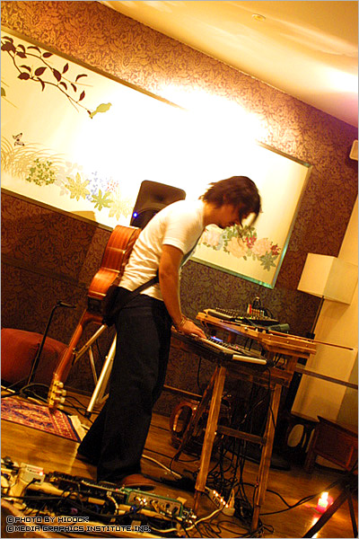 家根嘉・ライブ　神戸・HASU-13